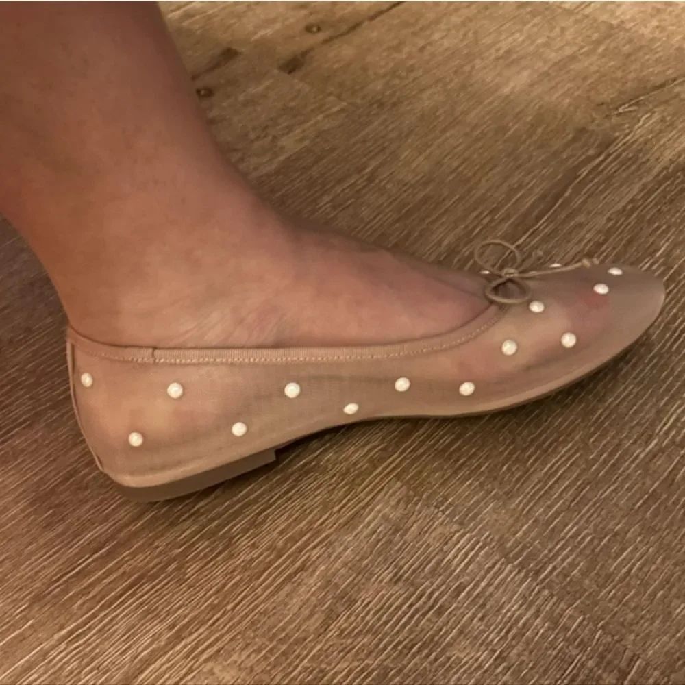 BRAND NEW ON.34TH ELEGANT BALLET FLATS with POLKA FOTS
